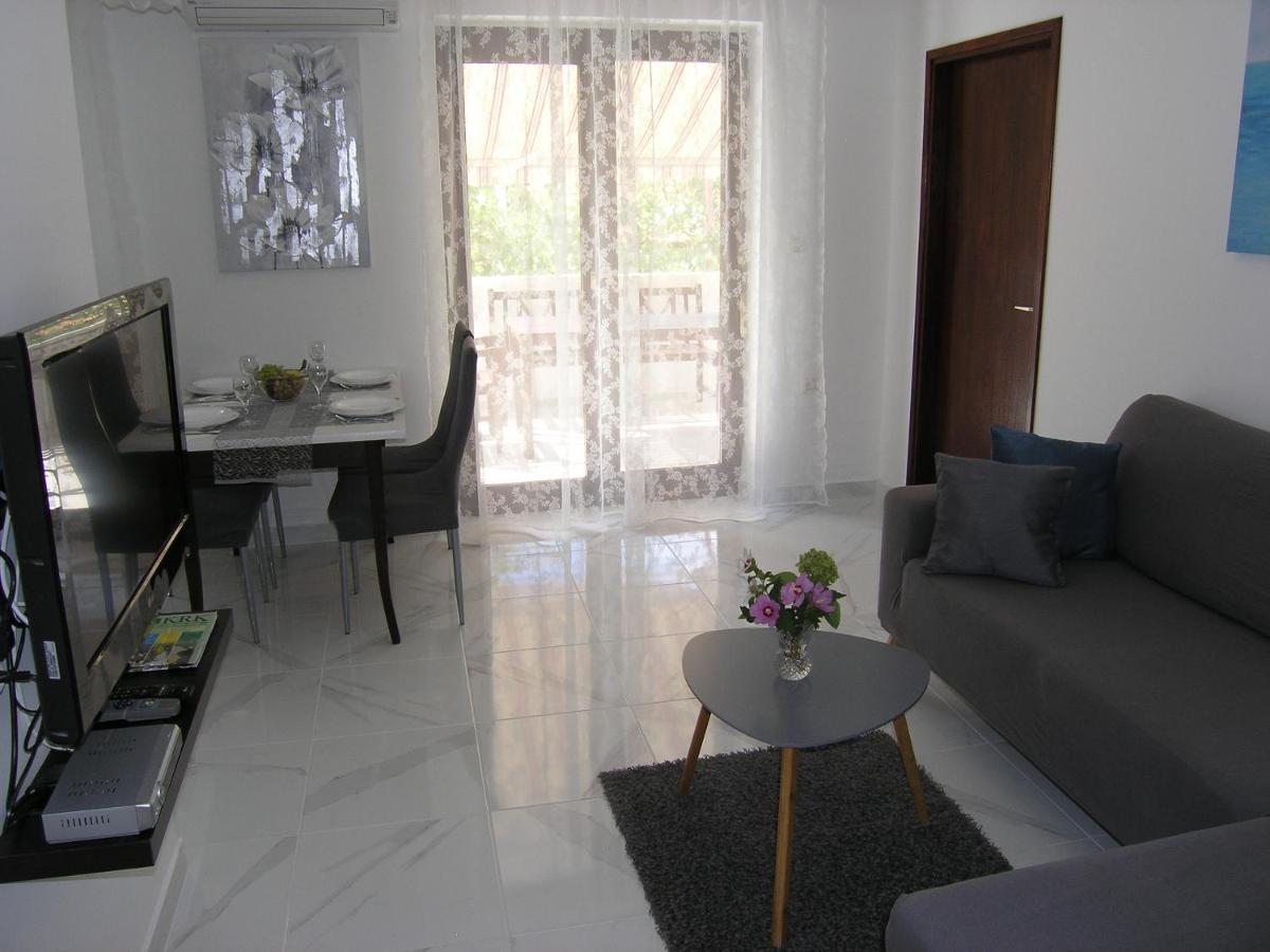 Apartments Mari With Terrace Башка Екстер'єр фото