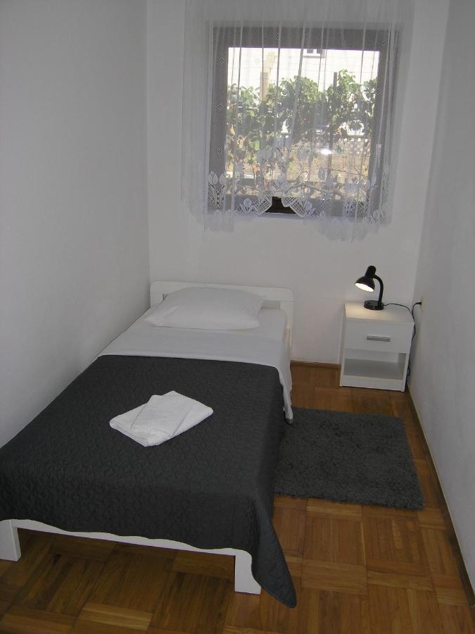 Apartments Mari With Terrace Башка Екстер'єр фото