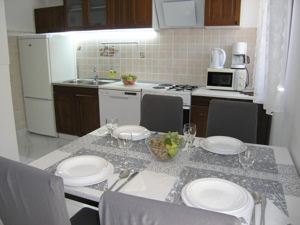 Apartments Mari With Terrace Башка Екстер'єр фото